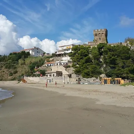 Martina Mare *